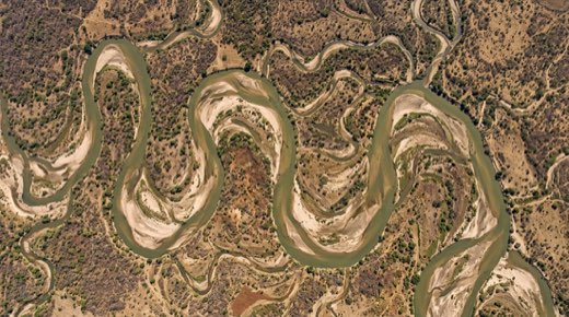 Vista aérea de un río con meandros